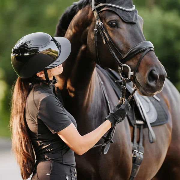 Back on Track Strixx ratsastuskypärä aurinkolipalla G/G